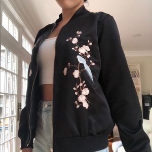 Black bomber jacket w/ floral and bird print 🌸🕊